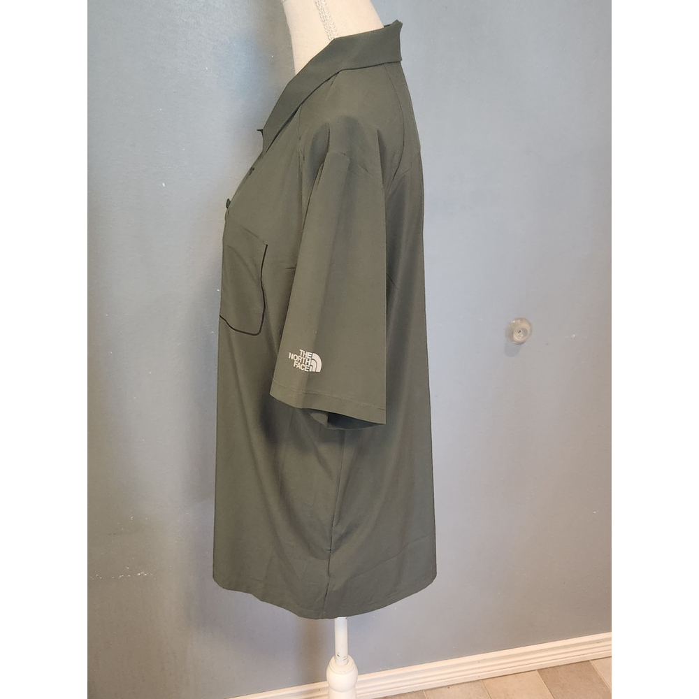 The North Face performance lightweight quarter bu… - image 3